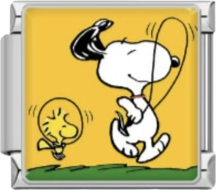 CHARM SNOOPY SALTANDO